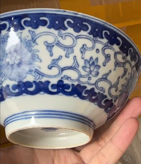 古玩陶瓷青花纏枝花卉紋碗真品鑒賞圖