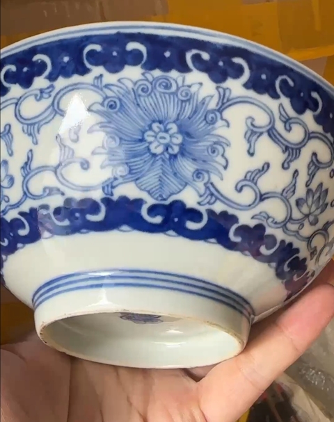 古玩陶瓷青花纏枝花卉紋碗真品鑒賞圖