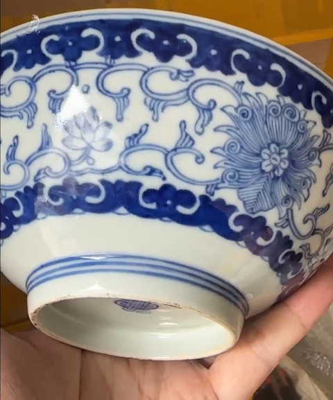古玩陶瓷青花纏枝花卉紋碗真品鑒賞圖
