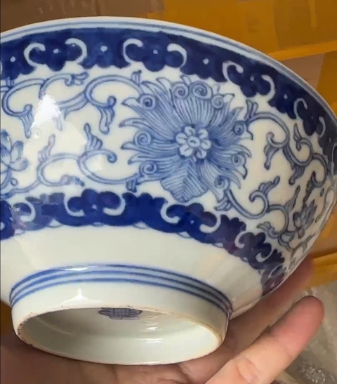 古玩陶瓷青花纏枝花卉紋碗真品鑒賞圖