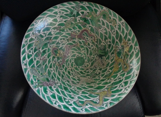 古玩陶瓷素三彩龍紋斗笠碗真品鑒賞圖