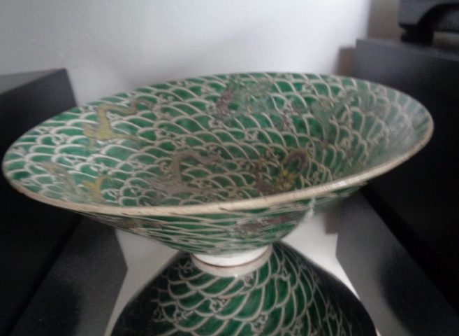 古玩陶瓷素三彩龍紋斗笠碗真品鑒賞圖
