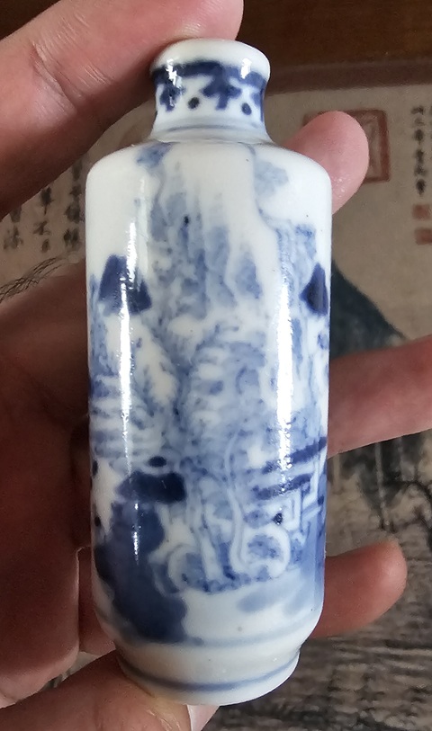 古玩陶瓷晚清?青花“手握江山”紋鼻煙壺拍賣，當前價格2600元