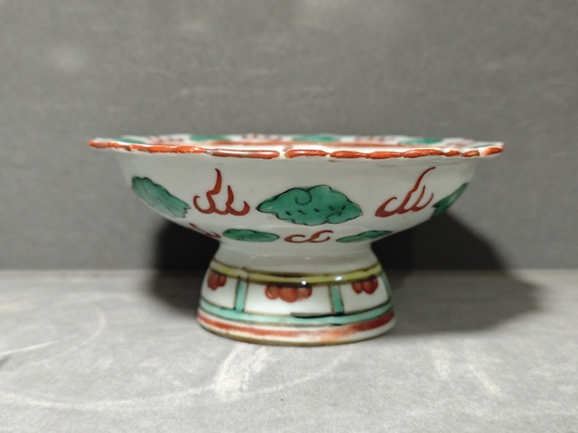 古玩陶瓷紅綠彩彩龍紋高足盤真品鑒賞圖