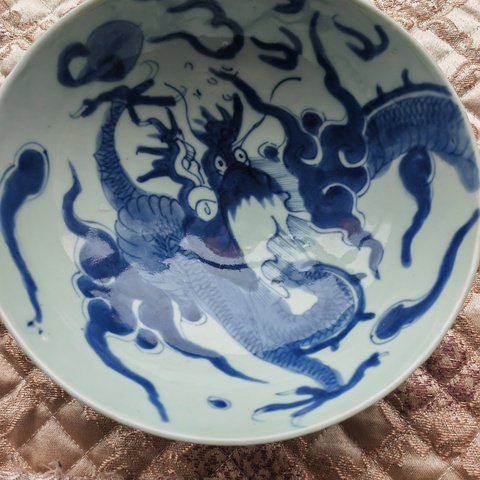 古玩陶瓷青花過墻龍紋茶碗真品鑒賞圖