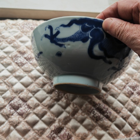 古玩陶瓷青花過墻龍紋茶碗真品鑒賞圖