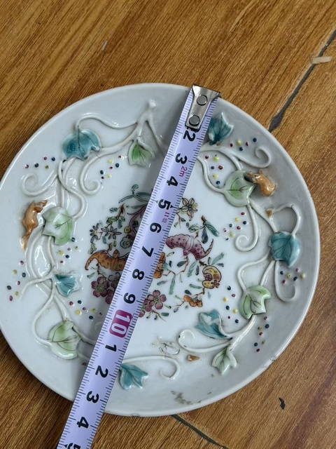 古玩陶瓷蝠紋堆塑盤真品鑒賞圖