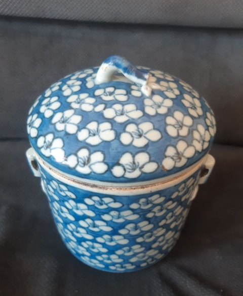 古玩陶瓷青花留白冰梅紋四系蓋罐真品鑒賞圖