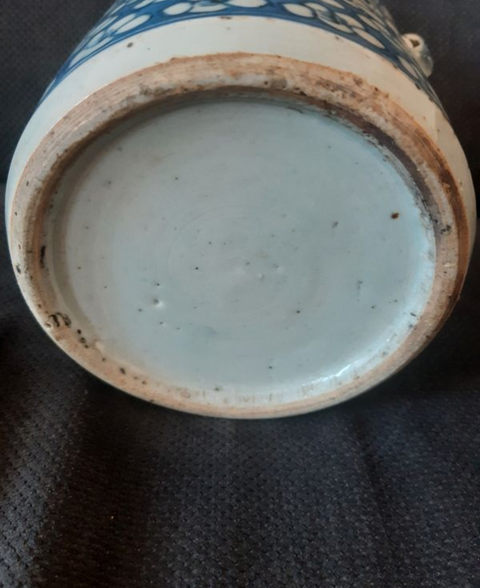 古玩陶瓷青花留白冰梅紋四系蓋罐真品鑒賞圖
