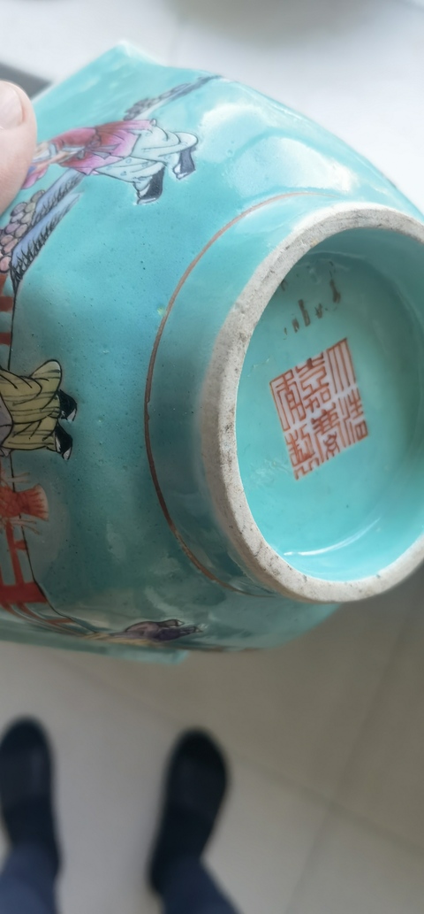 古玩陶瓷松石地粉彩人物六方貢碗真品鑒賞圖