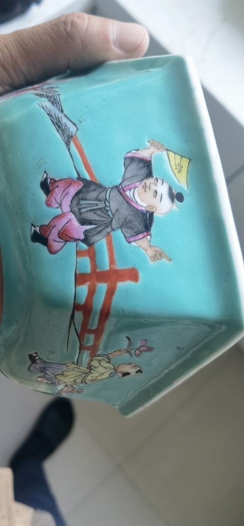 古玩陶瓷松石地粉彩人物六方貢碗真品鑒賞圖