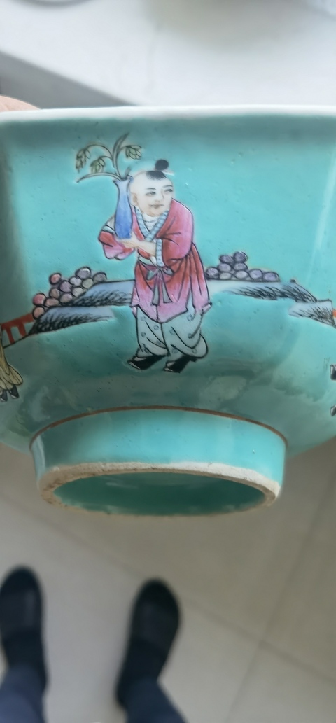 古玩陶瓷松石地粉彩人物六方貢碗真品鑒賞圖