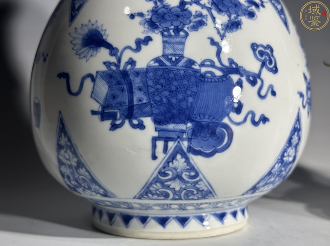 古玩陶瓷青花開窗青花博古花卉蒜頭瓶真品鑒賞圖