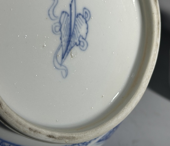 古玩陶瓷青花開窗青花博古花卉蒜頭瓶真品鑒賞圖