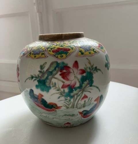 古玩陶瓷粉彩荷花鴛鴦紋罐真品鑒賞圖