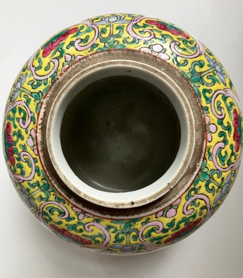 古玩陶瓷粉彩荷花鴛鴦紋罐真品鑒賞圖