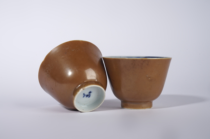 古玩陶瓷清晚期·外紫金釉內青花金玉滿堂紋杯一對真品鑒賞圖