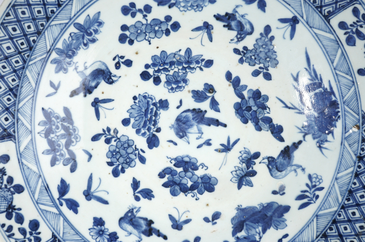 古玩陶瓷清晚期·青花折枝花鳥紋大盤真品鑒賞圖