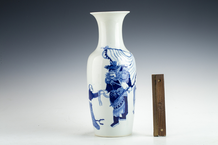 古玩陶瓷清晚期·青花霸王別姬圖瓶拍賣，當前價格2142元