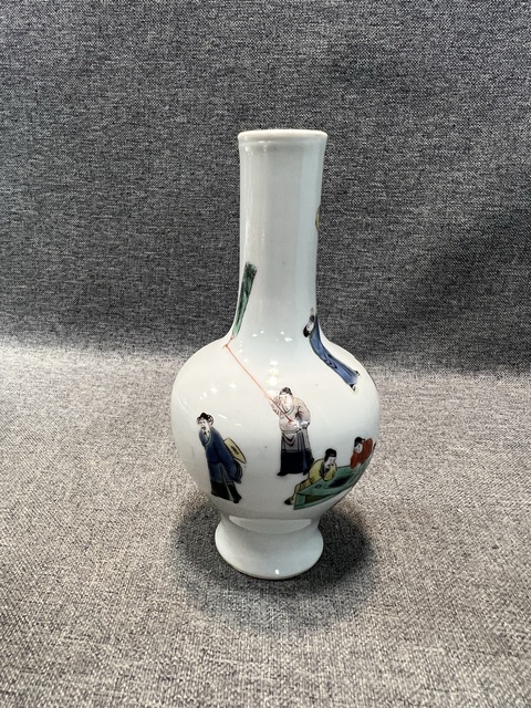 古玩陶瓷人物紋五彩長頸瓶真品鑒賞圖
