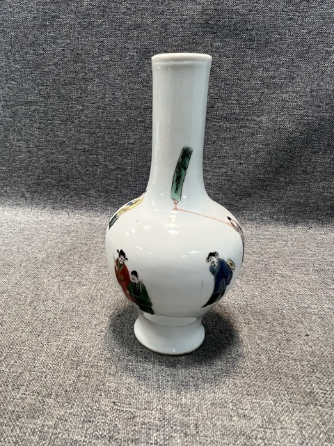 古玩陶瓷人物紋五彩長頸瓶真品鑒賞圖