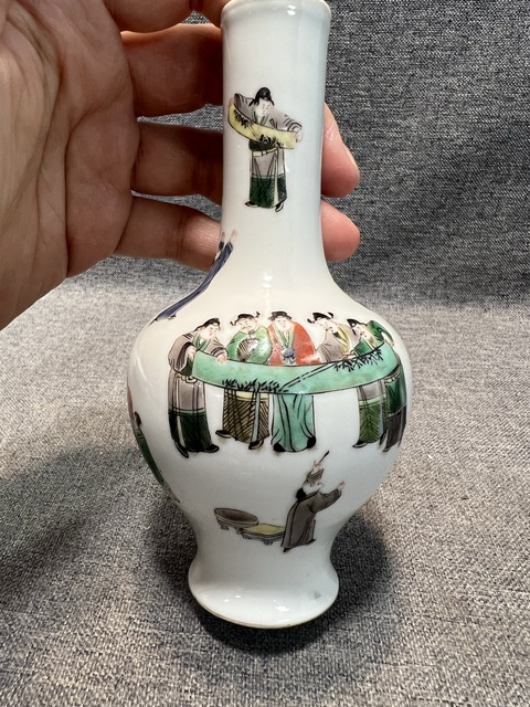 古玩陶瓷人物紋五彩長頸瓶真品鑒賞圖