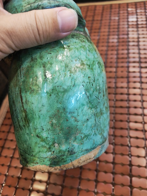 古玩陶瓷綠釉刻花瓷枕真品鑒賞圖
