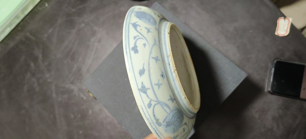 古玩陶瓷花卉紋青花盤真品鑒賞圖