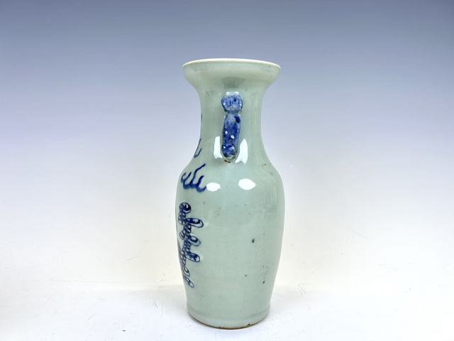 古玩陶瓷清中期·豆青釉青花麒麟望月雙耳瓶真品鑒賞圖