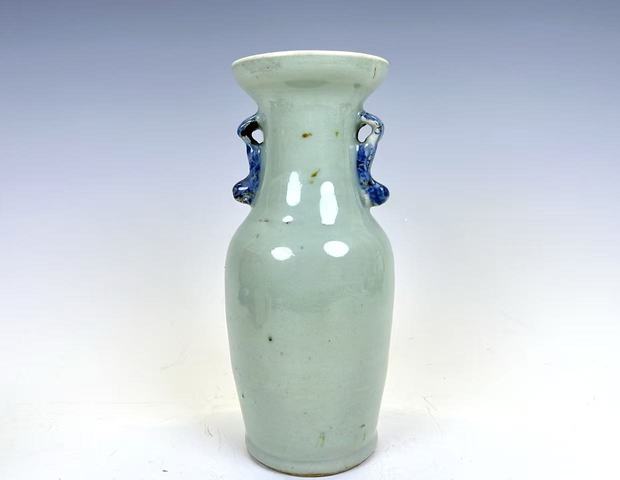 古玩陶瓷清中期·豆青釉青花麒麟望月雙耳瓶真品鑒賞圖