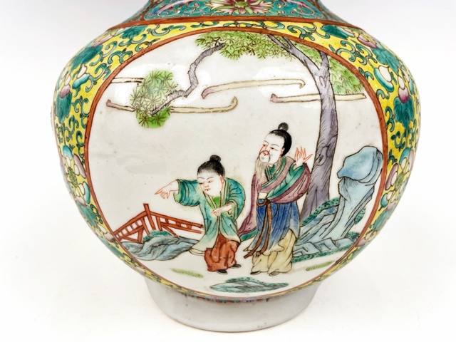 古玩陶瓷民國·粉彩開窗人物故事賞瓶真品鑒賞圖