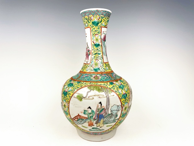 古玩陶瓷民國·粉彩開窗人物故事賞瓶真品鑒賞圖