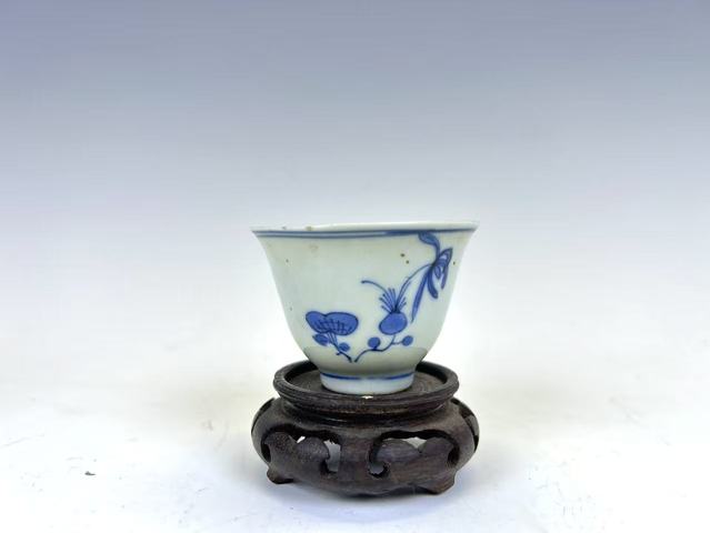 古玩陶瓷清中期·青花梔子花鈴鐺杯真品鑒賞圖