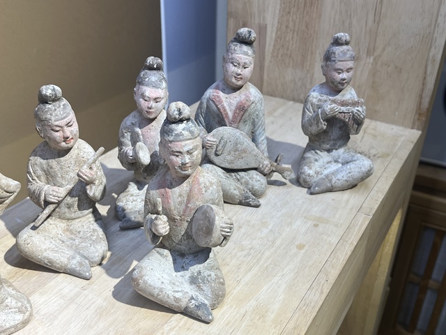 古玩陶瓷隋唐·胡人樂技俑一組拍賣,當前價格150000元