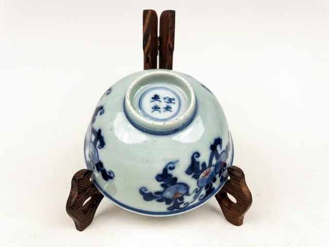 古玩陶瓷清早期·青花釉里紅三多紋茶碗真品鑒賞圖