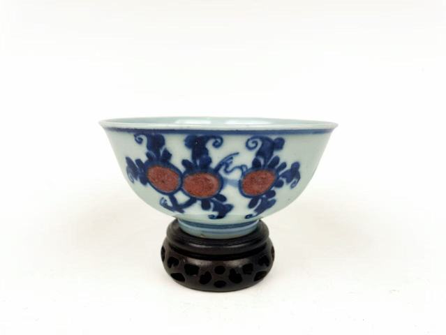 古玩陶瓷清早期·青花釉里紅三多紋茶碗真品鑒賞圖