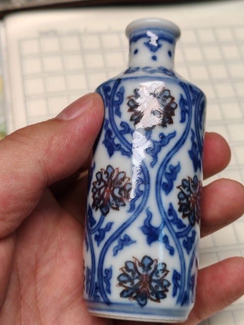 古玩陶瓷青花釉里紅鼻煙壺真品鑒賞圖