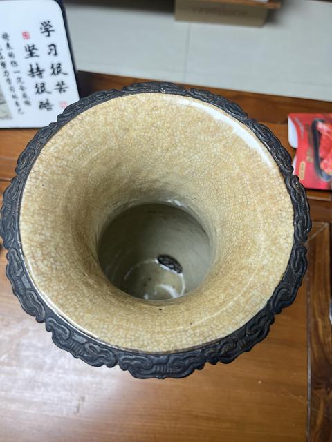 古玩陶瓷晚清哥釉粉彩人物瓶真品鑒賞圖
