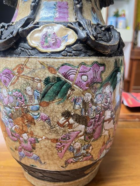 古玩陶瓷晚清哥釉粉彩人物瓶真品鑒賞圖