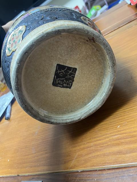 古玩陶瓷晚清哥釉粉彩人物瓶真品鑒賞圖