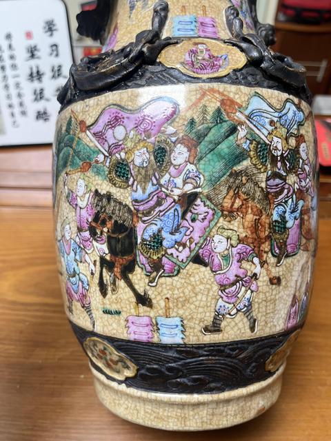 古玩陶瓷晚清哥釉粉彩人物瓶真品鑒賞圖