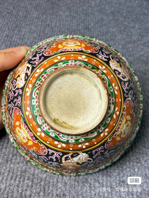 古玩陶瓷粉彩佛教人物碗真品鑒賞圖