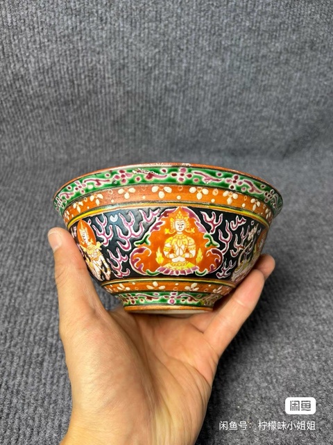古玩陶瓷粉彩佛教人物碗真品鑒賞圖