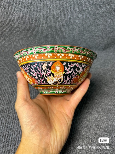 古玩陶瓷粉彩佛教人物碗真品鑒賞圖