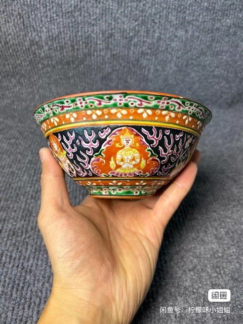 古玩陶瓷粉彩佛教人物碗真品鑒賞圖