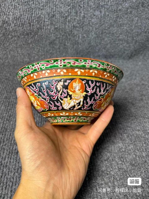 古玩陶瓷粉彩佛教人物碗真品鑒賞圖