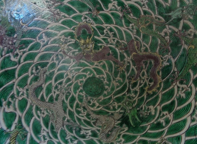 古玩陶瓷素三彩蚊香底龍紋碗真品鑒賞圖