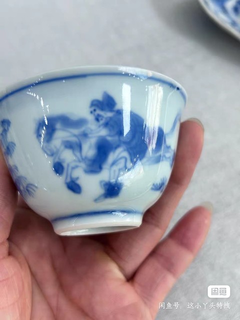 古玩陶瓷康熙青花杯真品鑒賞圖