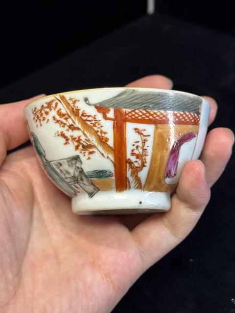 古玩陶瓷乾隆廣彩杯真品鑒賞圖