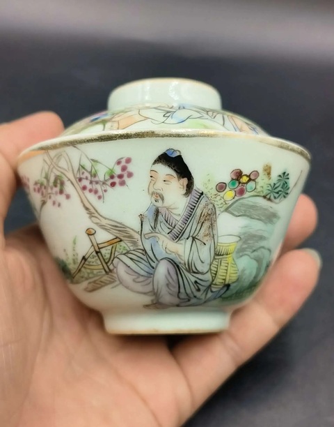 古玩陶瓷粉彩陶淵明愛菊人物故事蓋碗拍賣,當(dāng)前價(jià)格680元